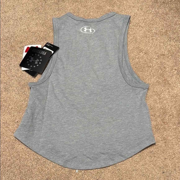 Under Armour Gray Relaxed Crop Muscle Tee - Picture 4 of 4